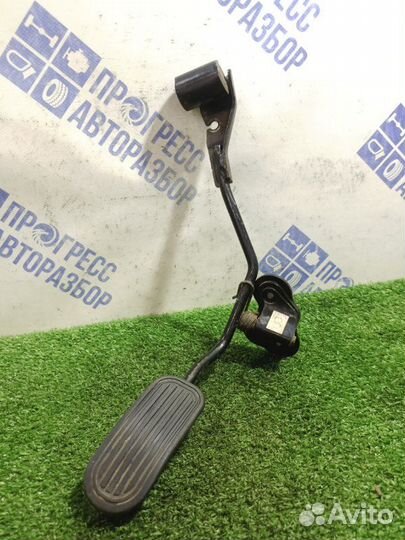 Педаль газа Toyota Avensis универсал 1.8 1zzfe