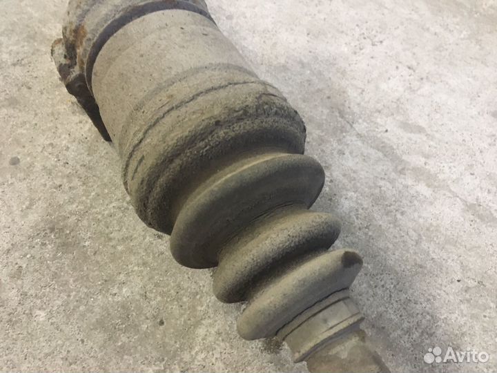 Привод правый Nissan Maxima A33 (4607)