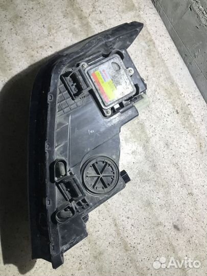 Фара Hyundai Genesis