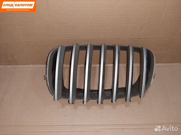 Решетка радиатора левая верхняя BMW X5 E70