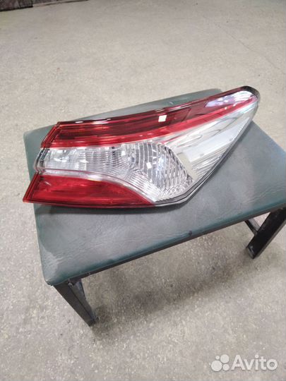 Фонарь задний правый toyota camry 70