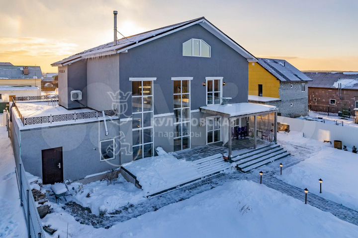 Коттедж 497 м² на участке 12 сот.