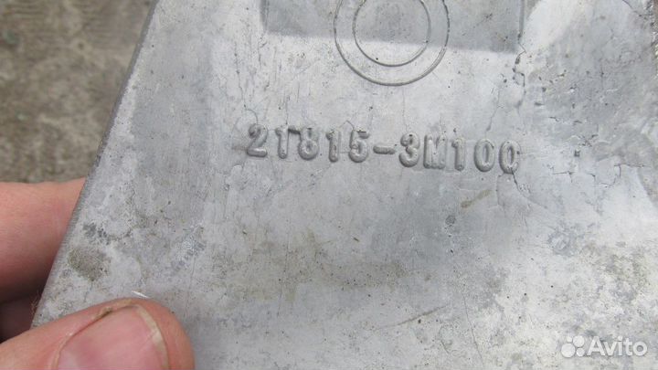 Кронштейн двигателя левый