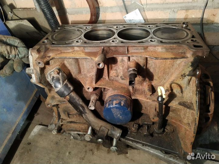 Блок цилиндров Renault Laguna 1.8L