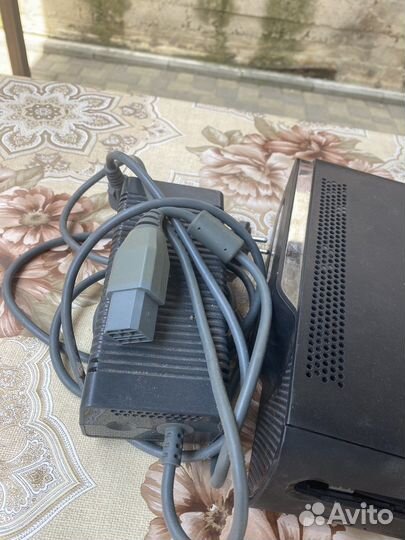 Продается xbox 360 на запчасти