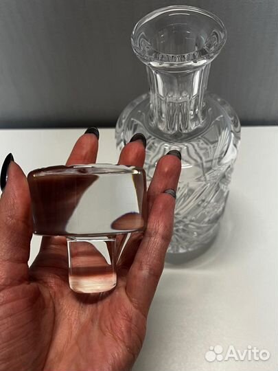 Хрустальный графин с рюмками