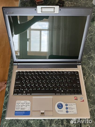 Ноутбук asus F8V