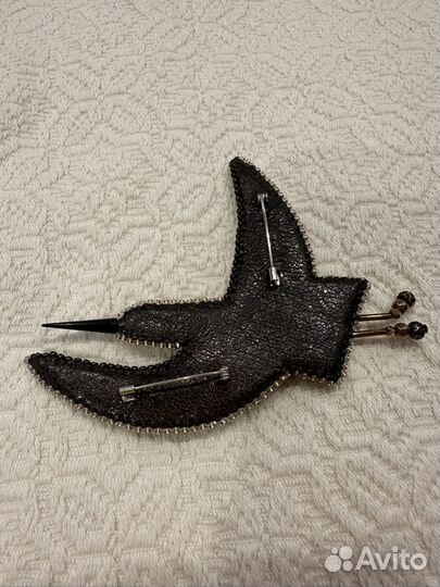 Брошь ручной работы из бисера