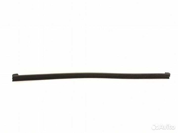 Уплотнитель стекла двери задний левый Kia Sorento