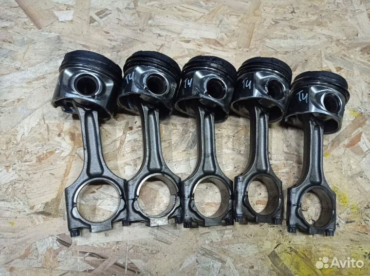 Volvo XC90 шатун с поршнем D5244T4 дизель XC70