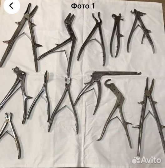 Пинцет медицинский и другой мед инструмент