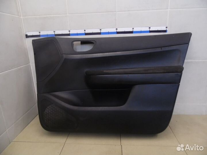 Обшивка двери передней правой 307 2001-2007