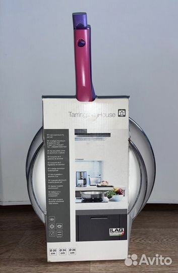 Набор новых сковородок