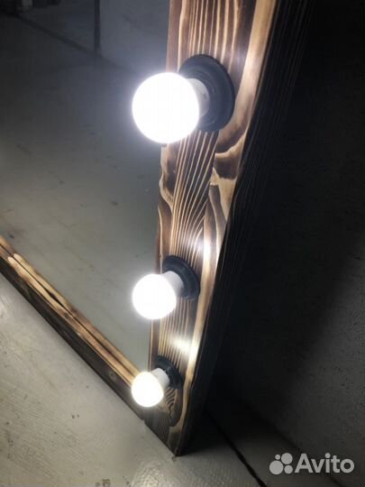 Зеркало напольное в деревянной раме с лампочками