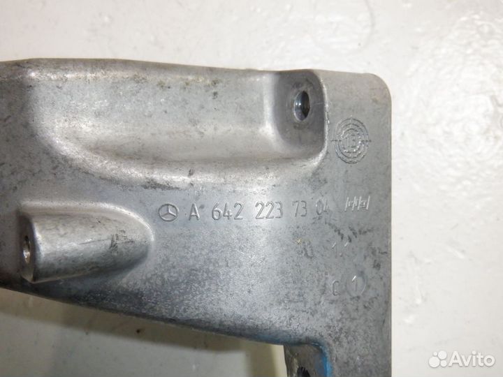 Кронштейн двигателя