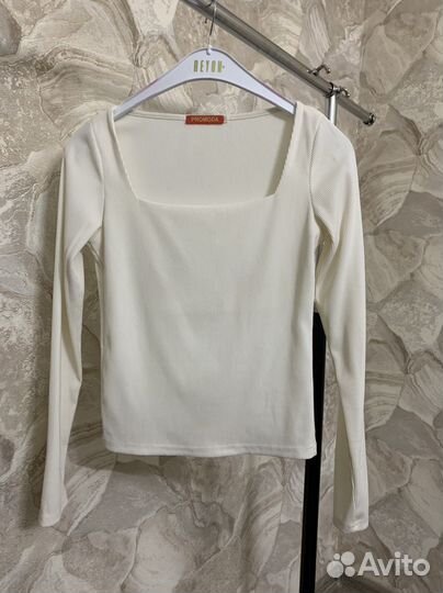 Лонгслив с квадратным вырезом