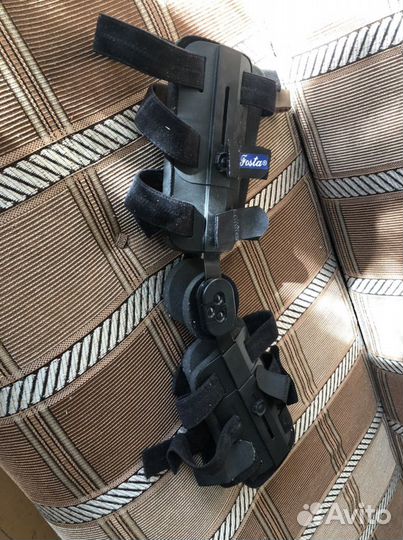 Коленный ортез умеренно фиксирующий