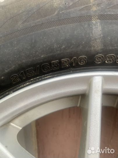 Bridgestone Blizzak Revo 969 215/65 R16