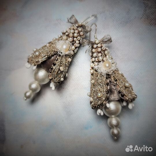 Серьги ручной вышивки бутоны цветов с жемчугом