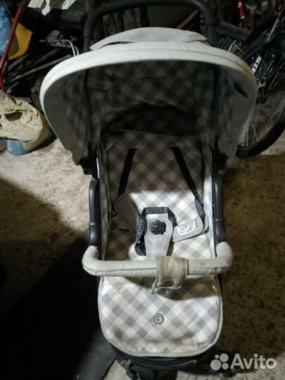 Прогулочная коляска