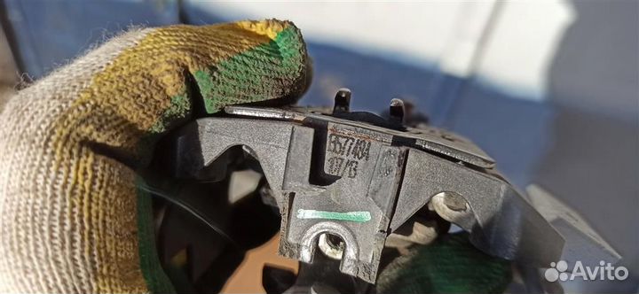 Кронштейн ручки передней левой Opel Insignia