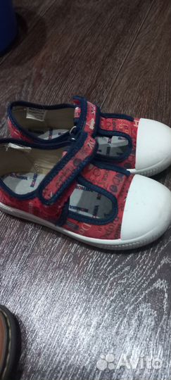 Детские сандали кеды осенние ботинки 29,30,31