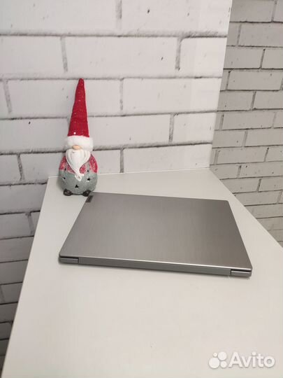 Ультрабук Lenovo i3-10110U\1Tb\4gb\MX130 (2gb)