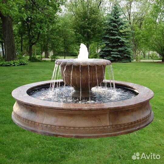 Классический фонтан с чашей
