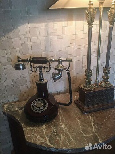 Телефонный аппарат (стиль ретро)
