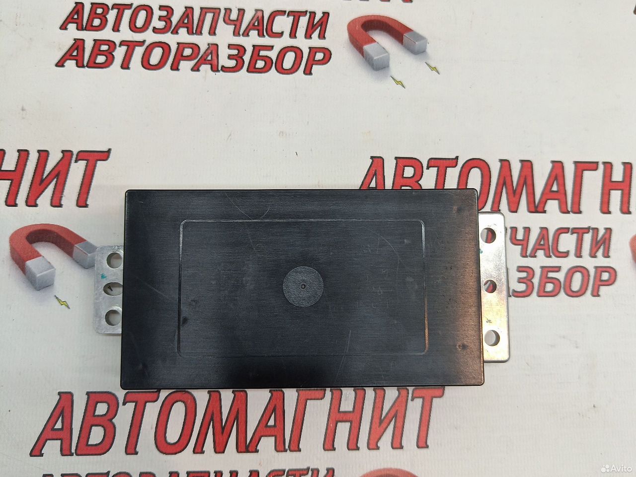 Блок беспроводной зарядки Zeekr 001