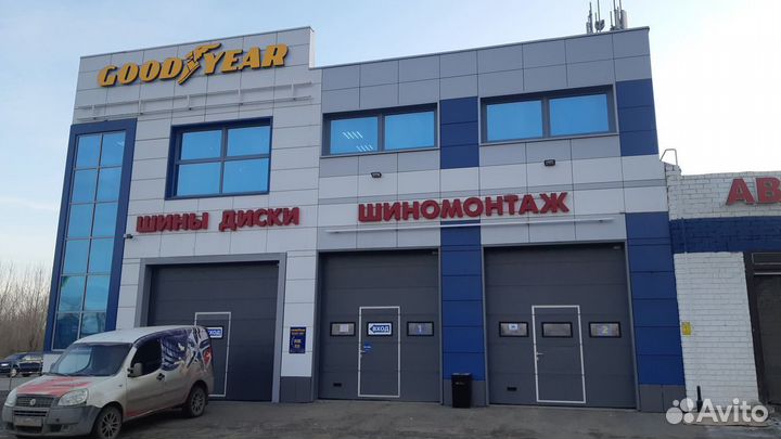 Секционные ворота Алютех ProTrend с калиткой