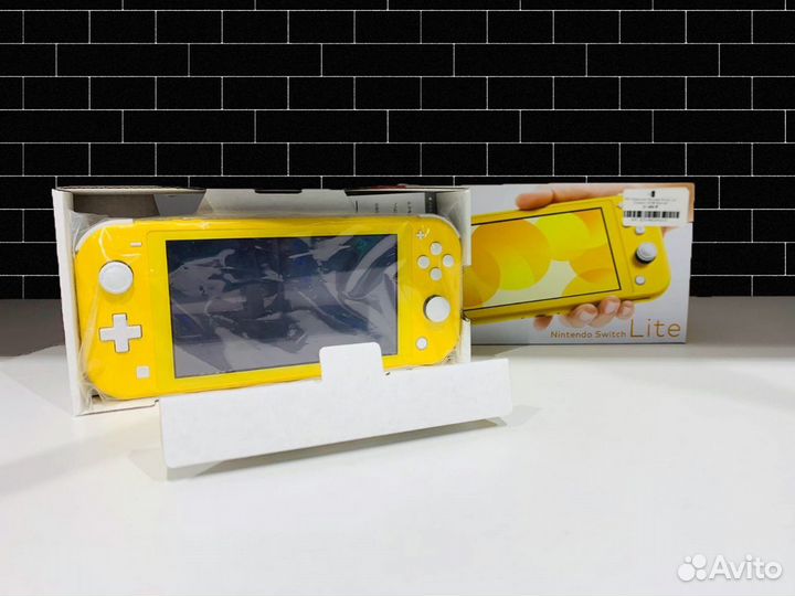 NEW Nintendo Switch Lite Yellow + 128gb