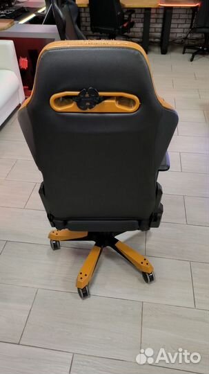 Компьютерное игровое кресло DXRacer OH/IS11/NC