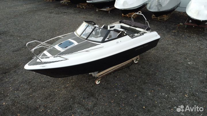 Катер Phoenix 560