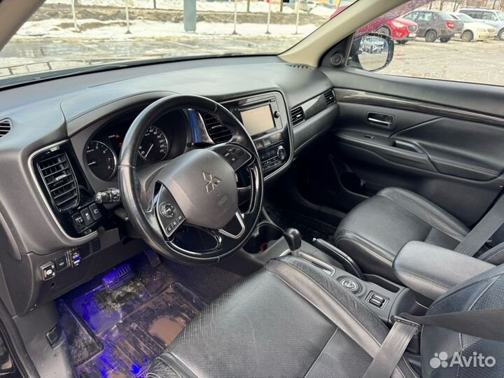 Mitsubishi Outlander 2.4 CVT, 2016, 247 398 км