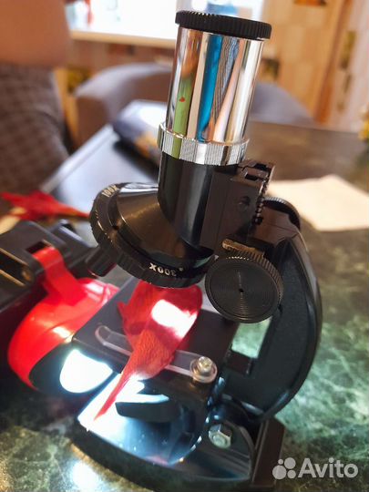 Игрушка микроскоп