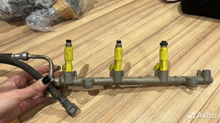 Топливная рампа с формунками Toyota Camry