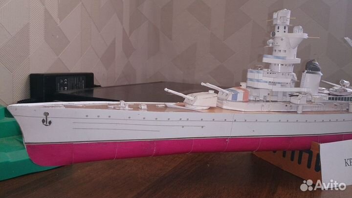 Модель корабля крейсер 