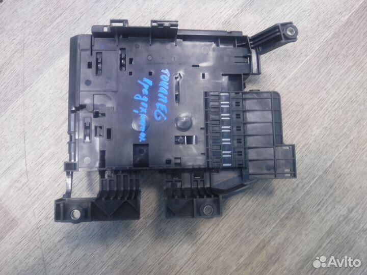 Блок предохранителей Volkswagen Touareg 2012