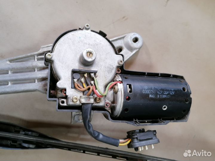 Стеклоочиститель в сборе Mercedes 190 W201 1982-93