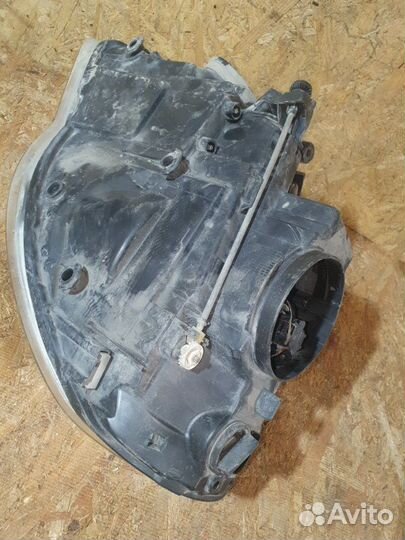 Фара передняя правая Volkswagen Touareg 2007-2010