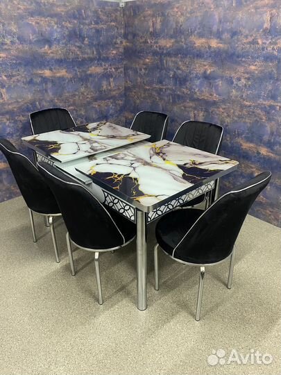 Стол со стульями на кухню