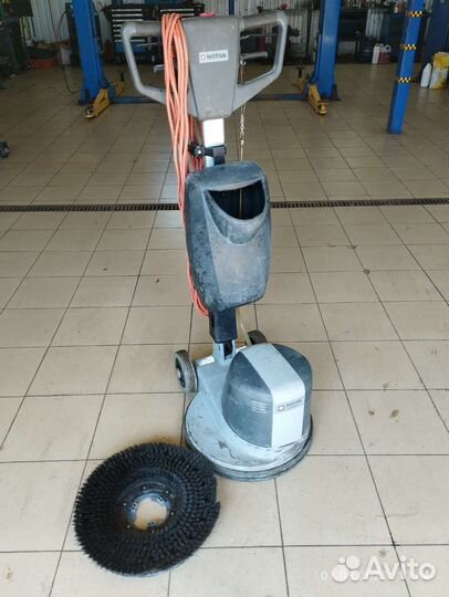 Однодисковая поломоечная машина Nilfisk FM400