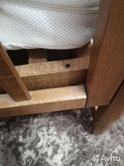 Детская кроватка с маятником