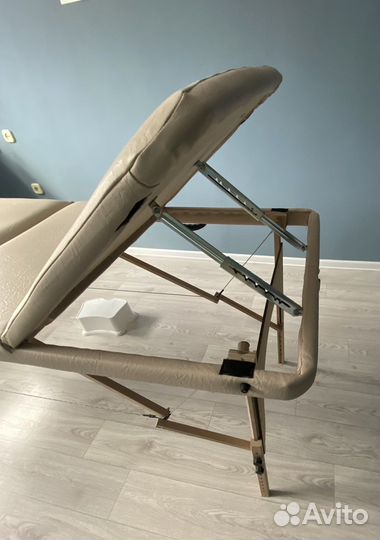 Кушетка на буковых ножах