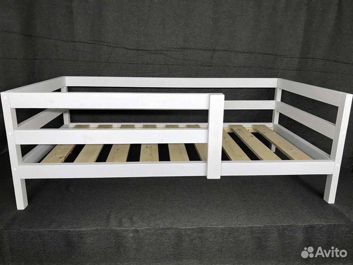 Детская кровать из массива дерева