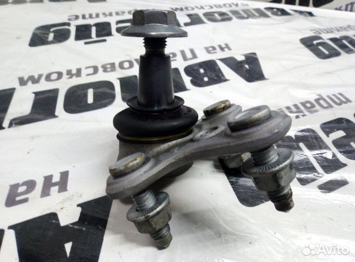 Шаровая опора передняя правая Volkswagen Passat
