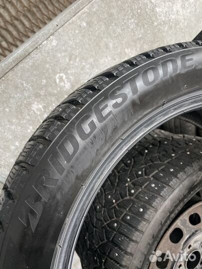 Bridgestone Blizzak Spike-02 235/45 R18 98E