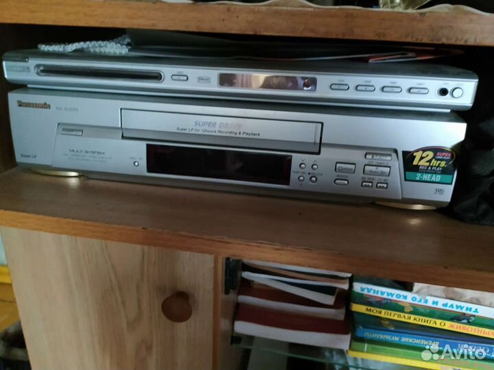 Видеомагнитофон DVD и CD