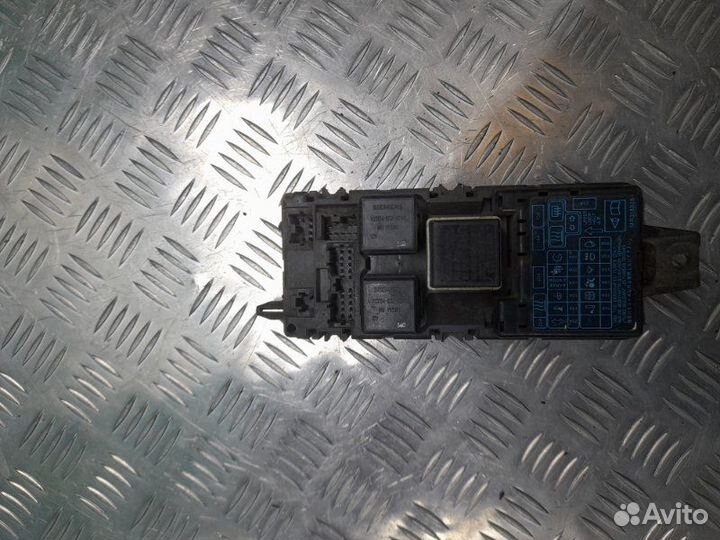 Блок предохранителей Mitsubishi Carisma седан 1.6